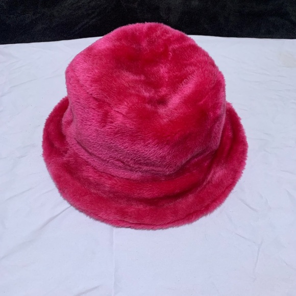 Pink Fur bucket hat - Picture 2 of 3